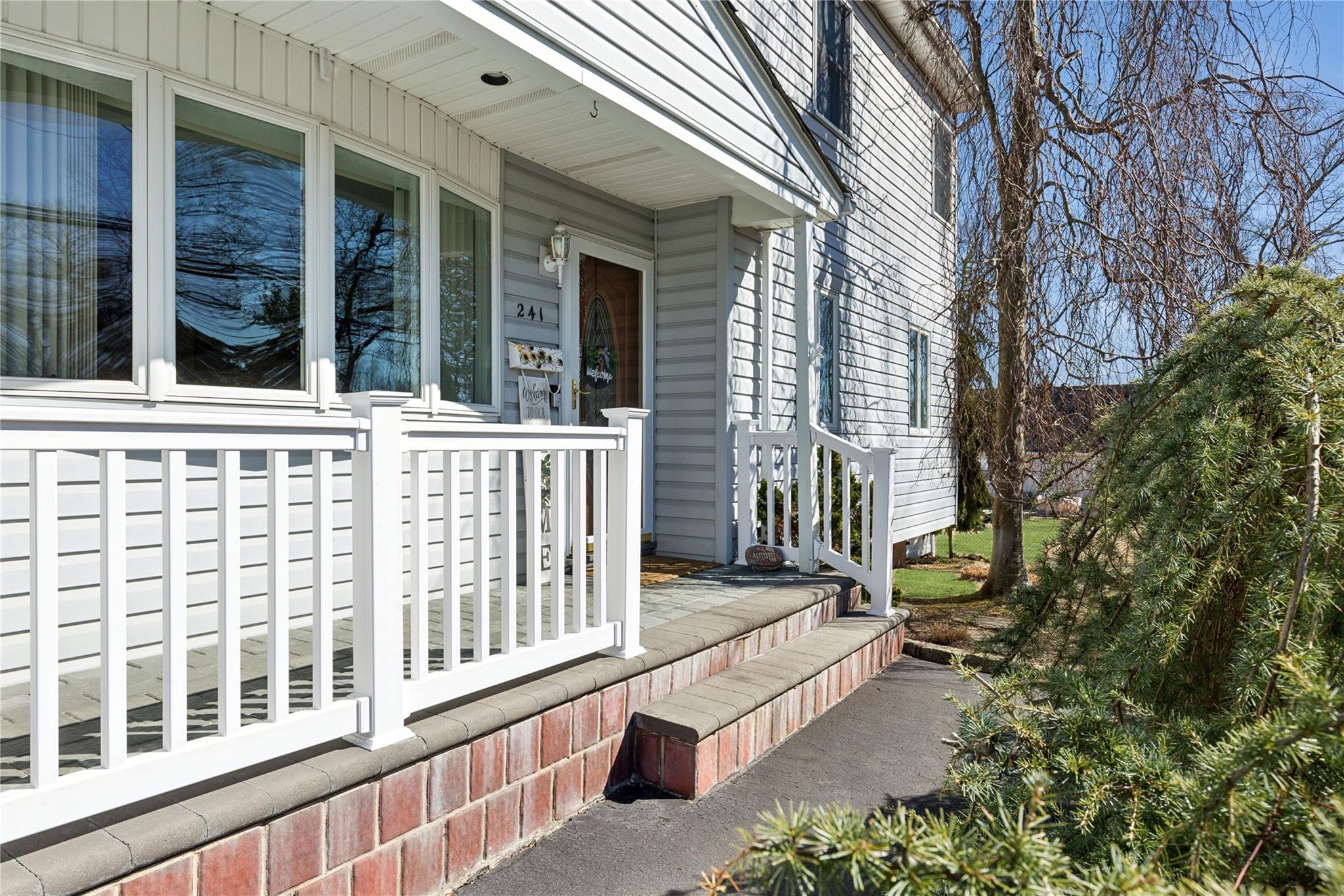 241 N 3rd Street, Ronkonkoma, New York image 36