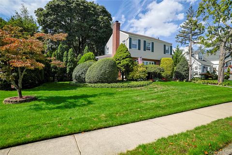 Photo of 27 Coolidge Street, Malverne, NY 11565 (MLS # 907753)
