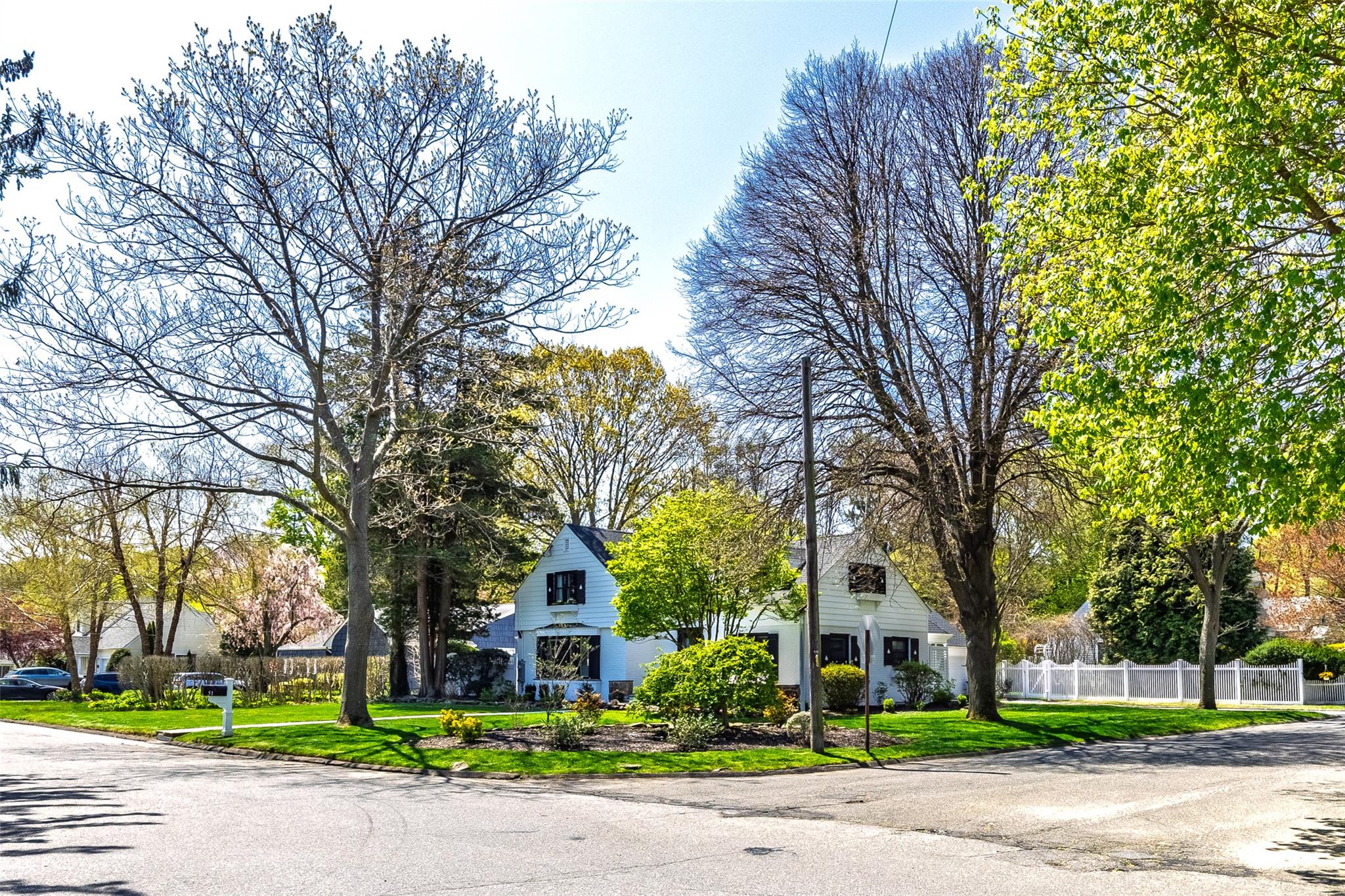 51 Dumbarton Drive, Huntington, New York image 39
