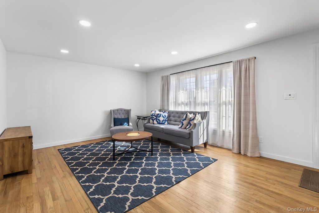 Photo of 403 15th Street, West Babylon, NY 11704 (MLS # 941515)