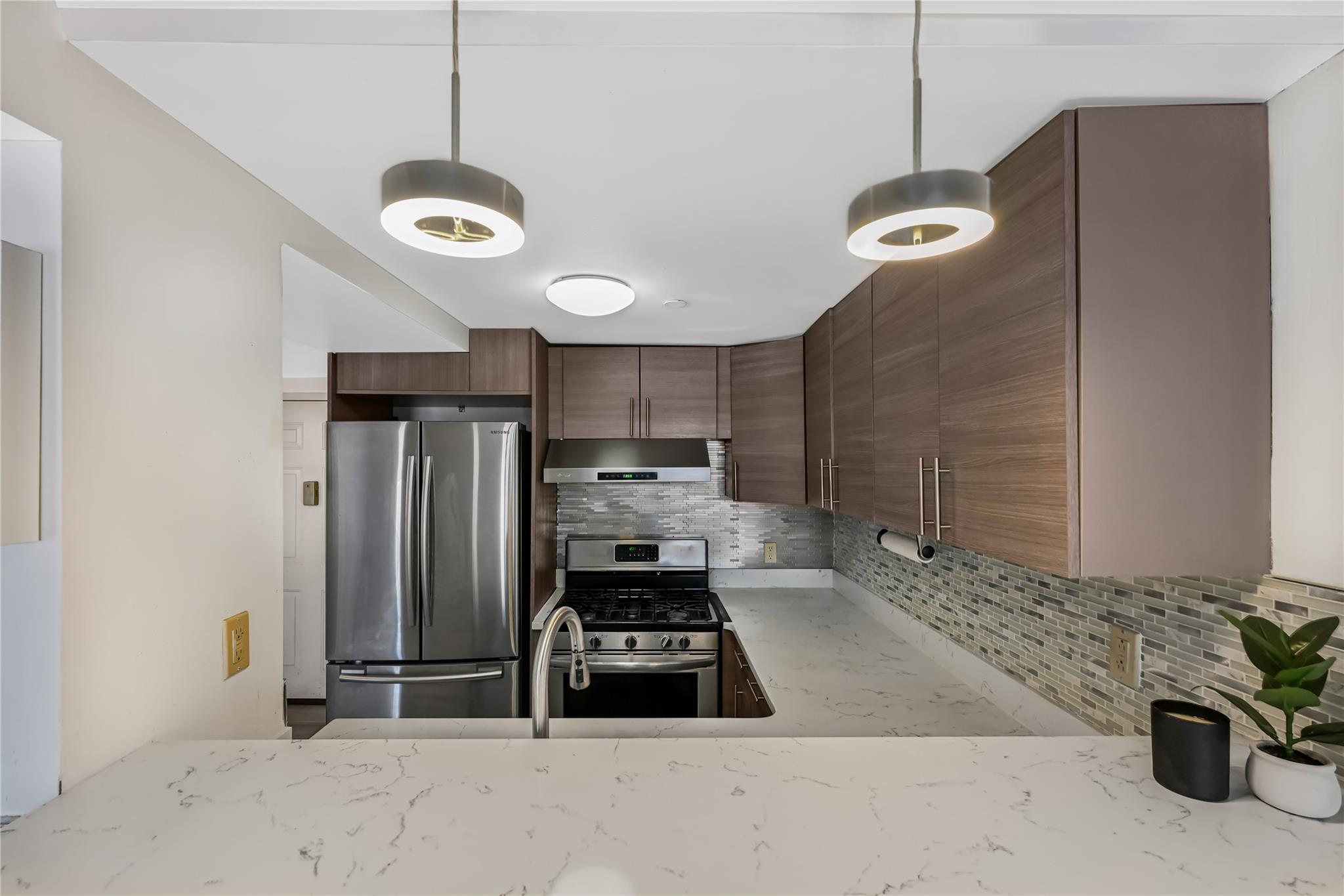 65-06 Grand Central Parkway #2E, Forest Hills, New York image 5