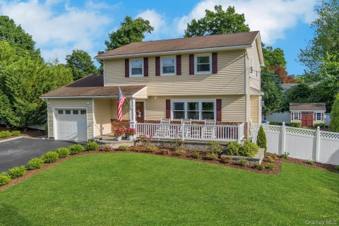 Photo of 60 Pilgrim Court, Pearl River, NY 10965 (MLS # 1004423)