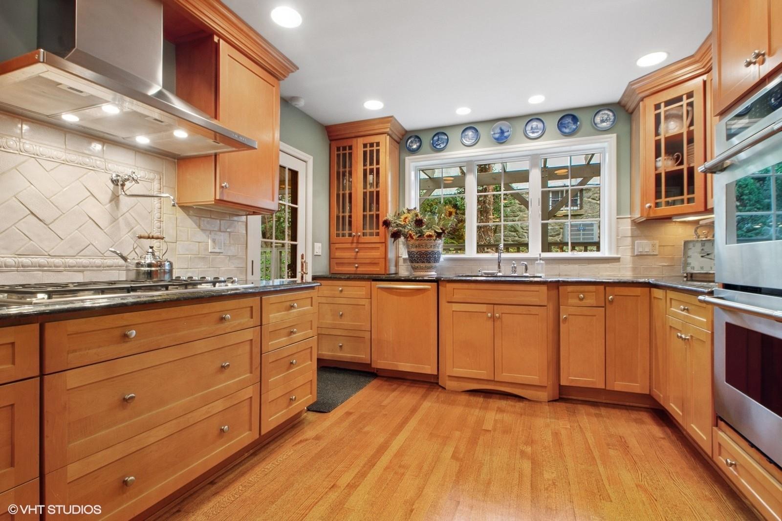 425 Soundview Avenue, Mamaroneck, New York image 18