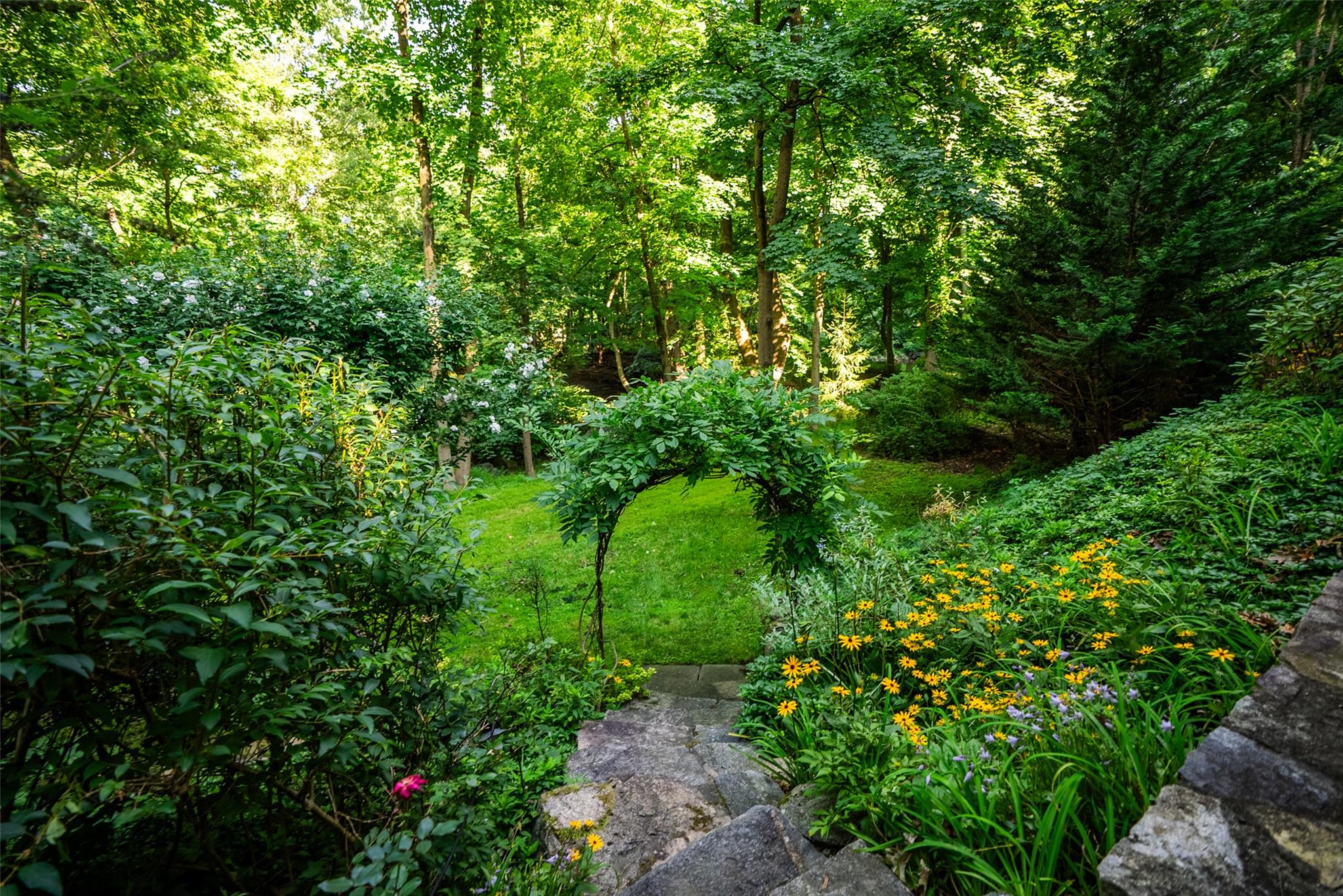 425 Soundview Avenue, Mamaroneck, New York image 6