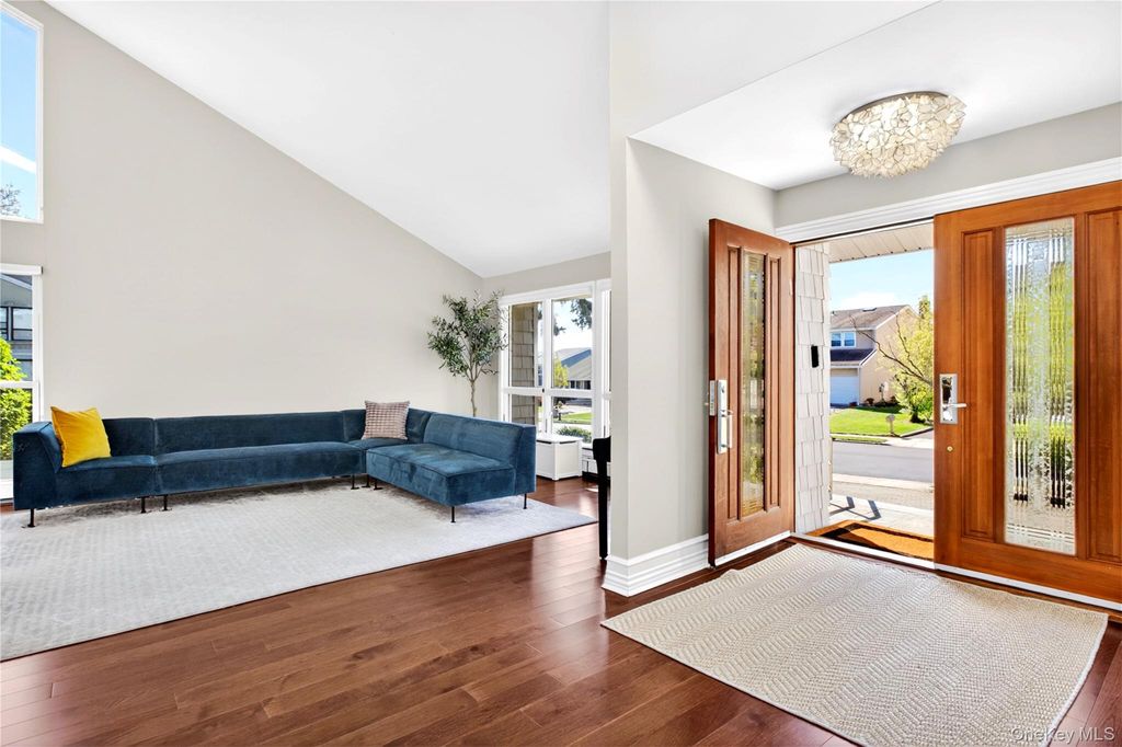 Photo of 2 Crest Hollow Lane, Albertson, NY 11507 (MLS # 988820)