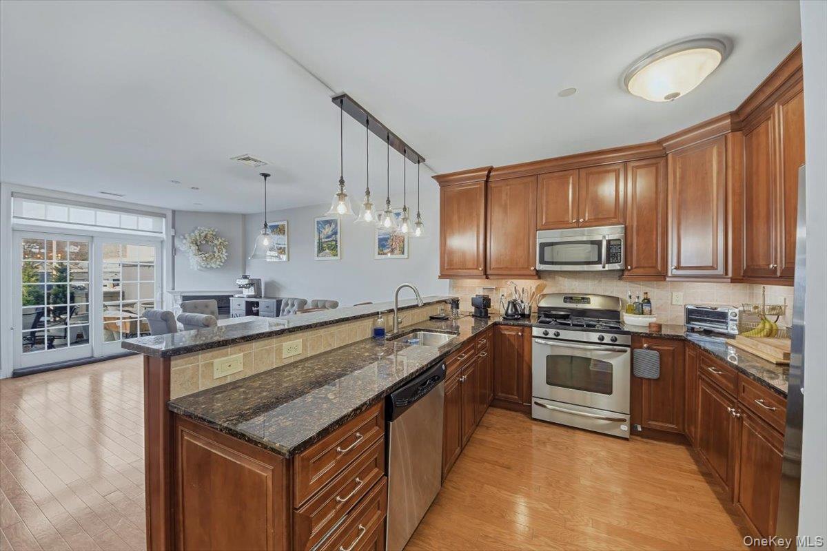 100 Sheldrake Place 2