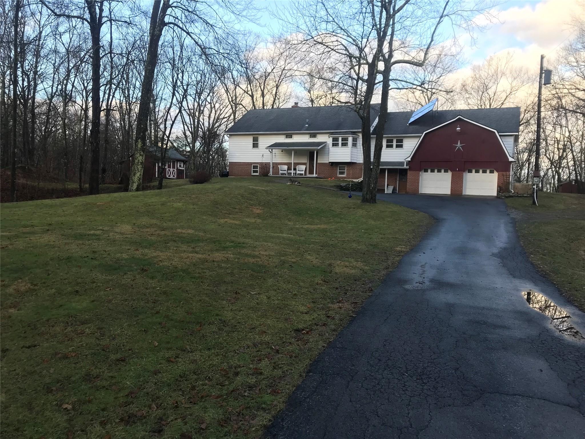 Birch Drive, Pleasant Valley, New York - 4 Bedrooms  
3 Bathrooms  
13 Rooms - 