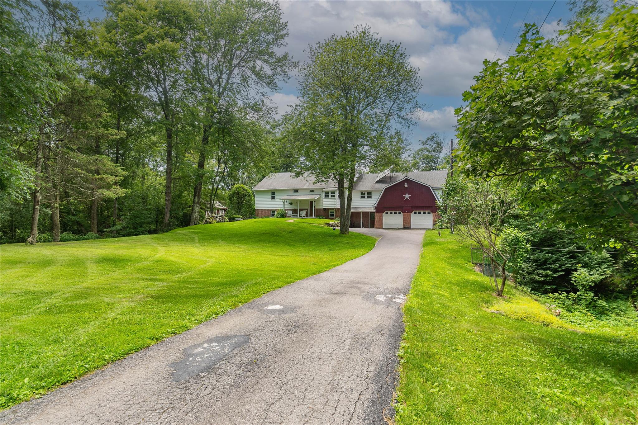 Birch Drive, Pleasant Valley, New York - 4 Bedrooms  
3 Bathrooms  
13 Rooms - 