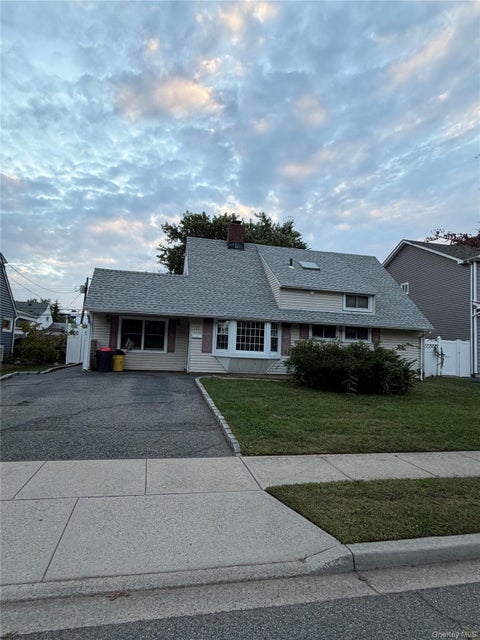 Homes For Rent - 11 Acre Lane<br/> Nassau County, Hicksville, NY 11801