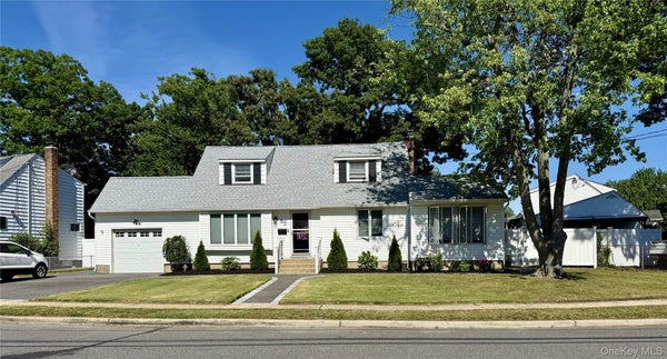 65 WESTWOOD RD N, MASSAPEQUA PARK, NY 11762 - Image 3d4eb9bedf941899dc7a007dbb1bfc9a/4016251127
