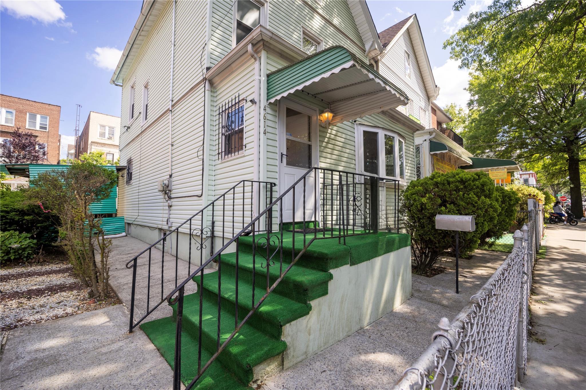 Property for Sale at Carpenter Avenue, Bronx, New York - Bedrooms: 5 
Bathrooms: 2 
Rooms: 9  - $750,000