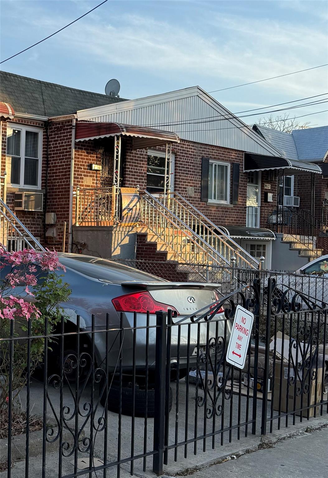 Philip Avenue, Bronx, New York - 3 Bedrooms  
2 Bathrooms  
8 Rooms - 