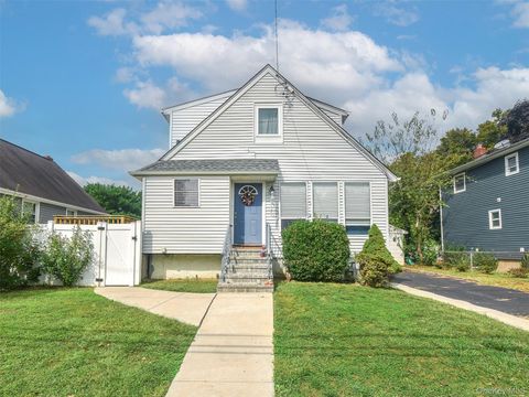 3 A Pequot Avenue Port Washington NY 11050