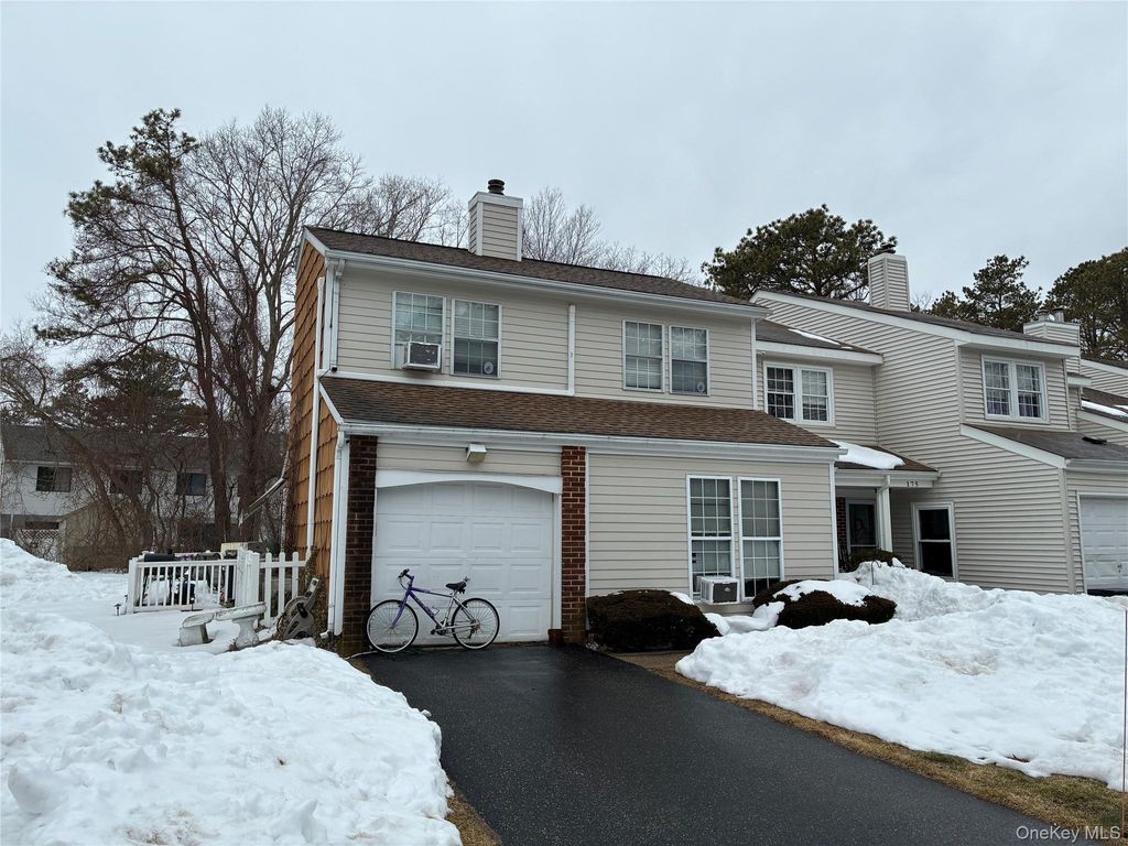 Photo of 174 Garden Gate Court, Middle Island, NY 11953 (MLS # 968877)
