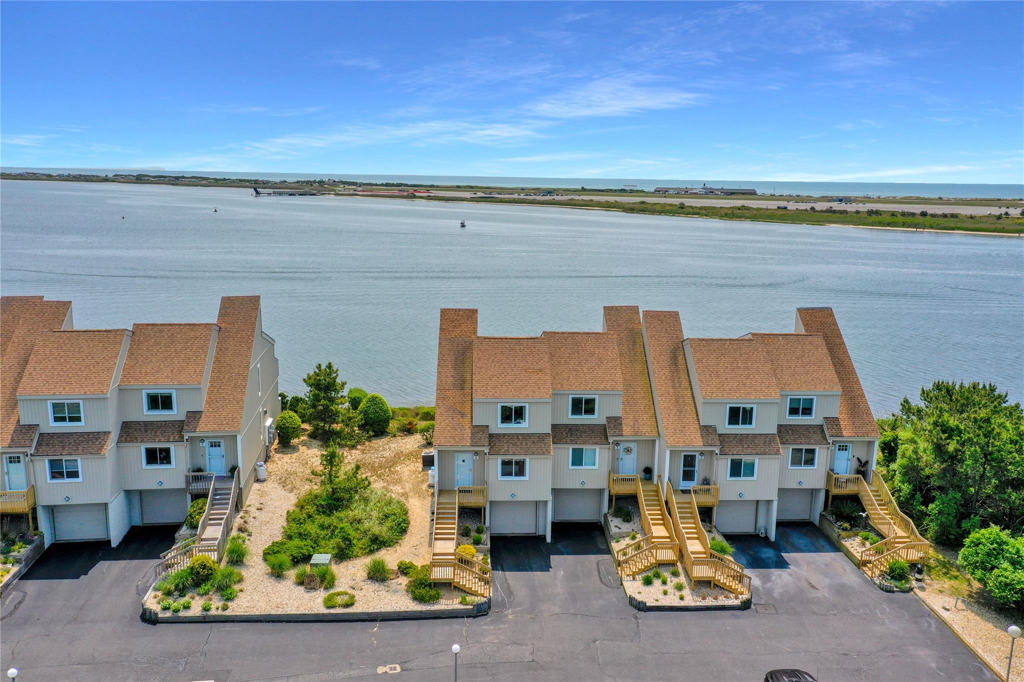 4 Waters Edge #4, Shirley, New York image 37