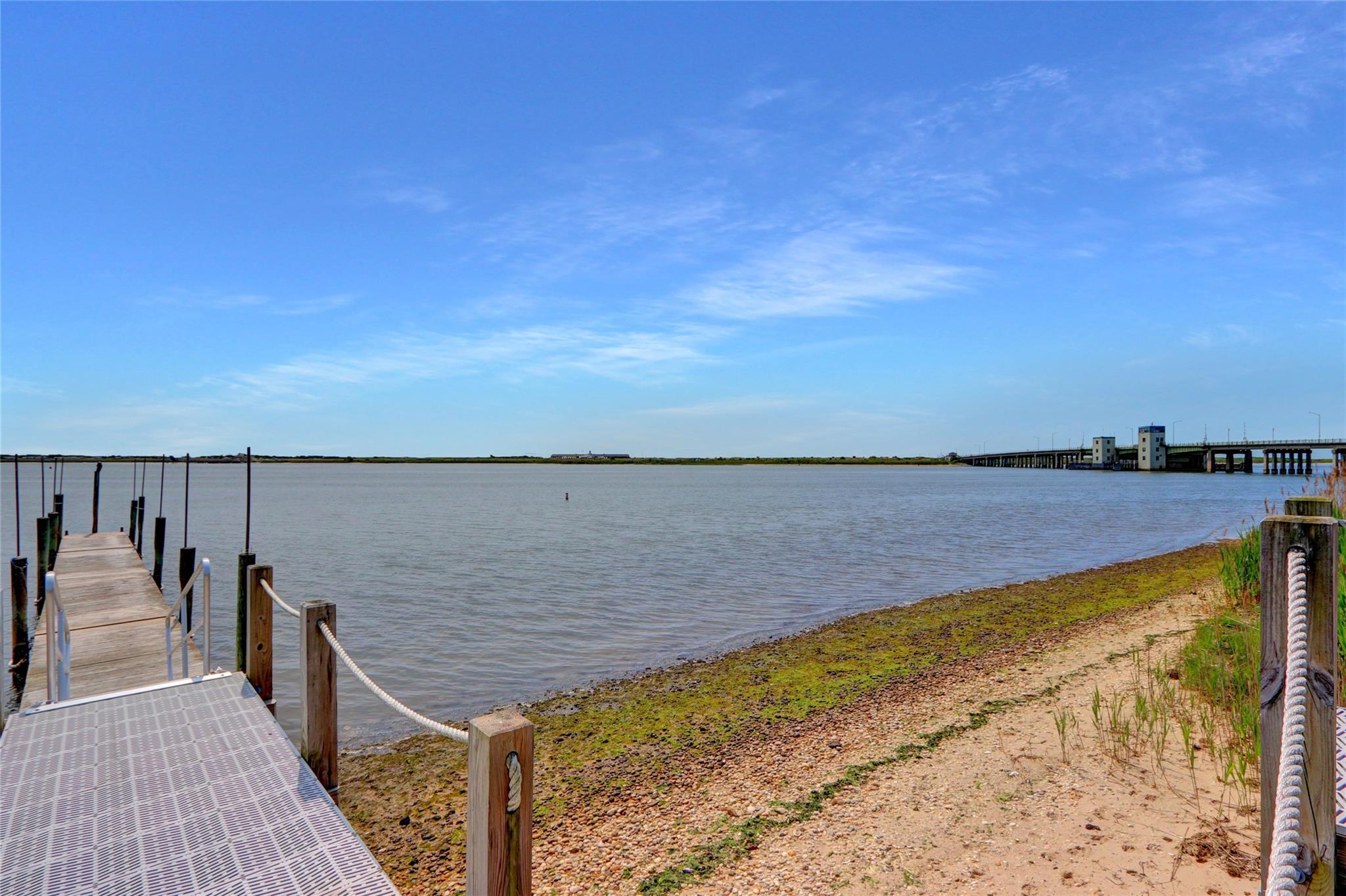 4 Waters Edge #4, Shirley, New York image 33