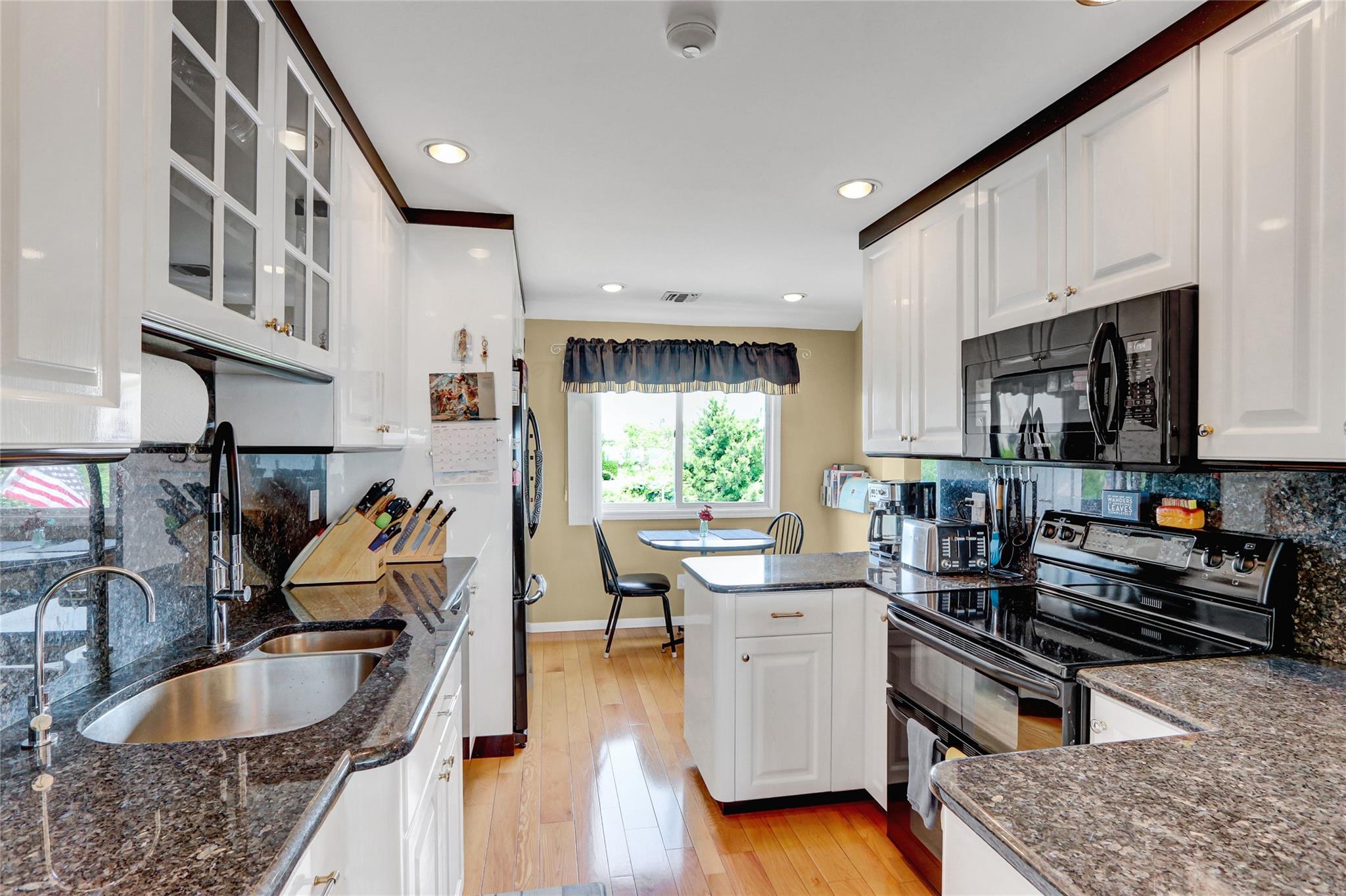 4 Waters Edge #4, Shirley, New York image 9