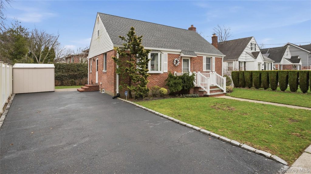 Photo of 358 Kensington Road S, Garden City South, NY 11530 (MLS # 975904)