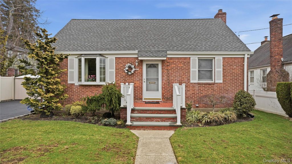 Photo of 358 Kensington Road S, Garden City South, NY 11530 (MLS # 975904)