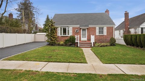 358 Kensington Road S Garden City South NY 11530