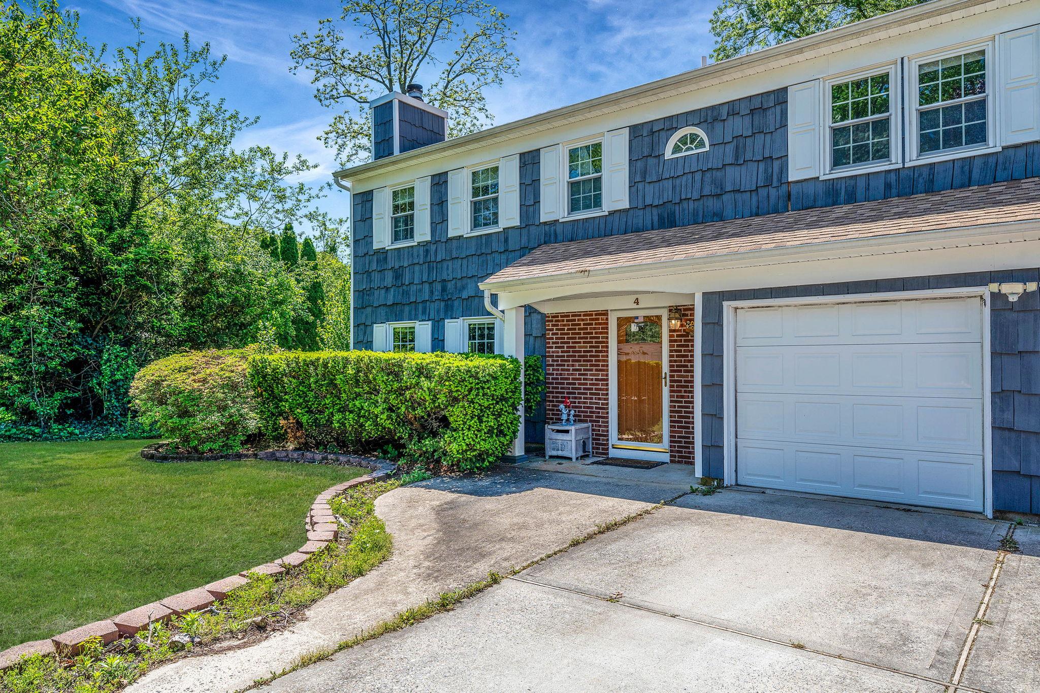 4 Hillcrest Lane, Ridge, New York image 1