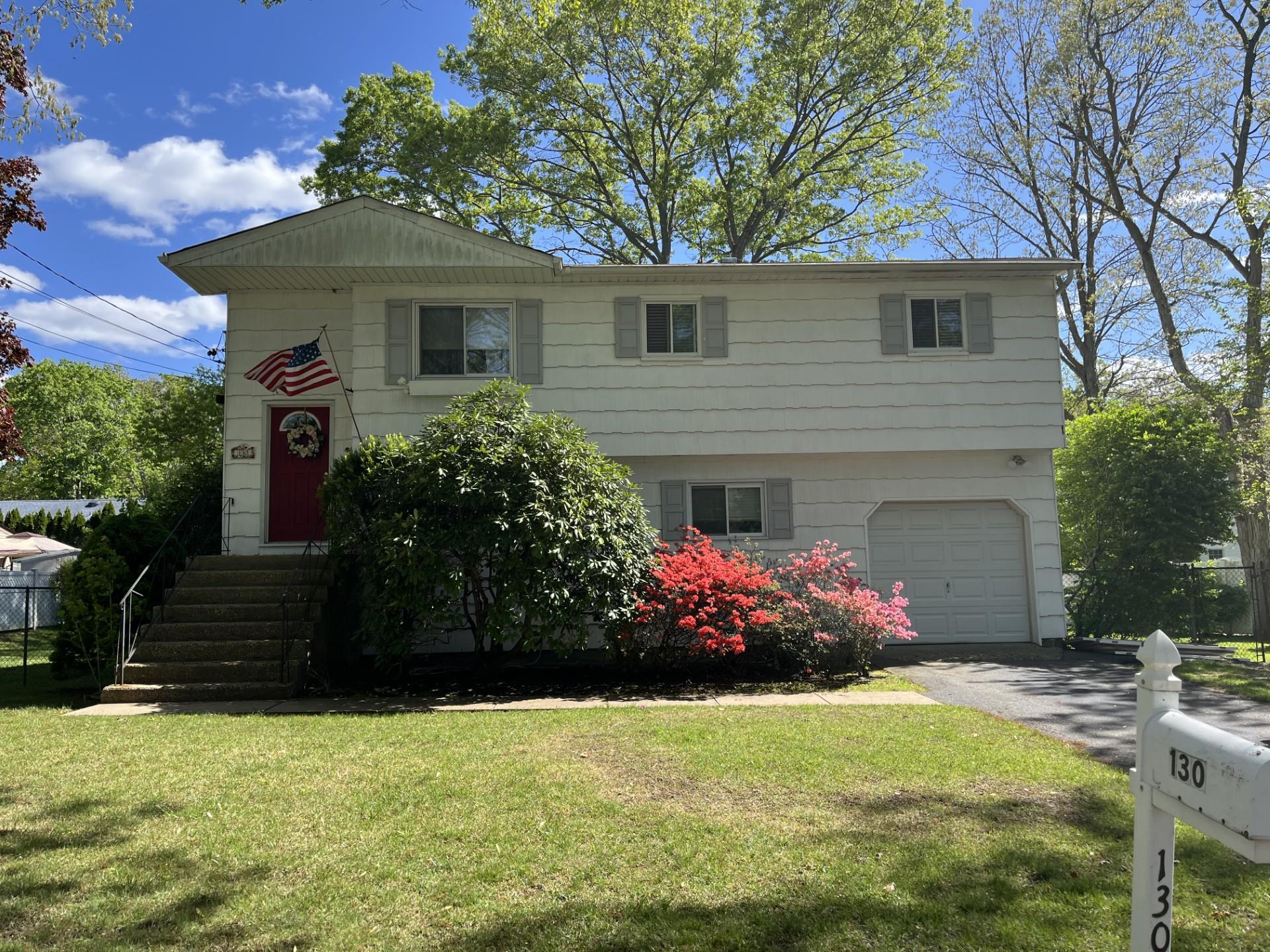 130 Hawkeye Street, Ronkonkoma, New York image 1