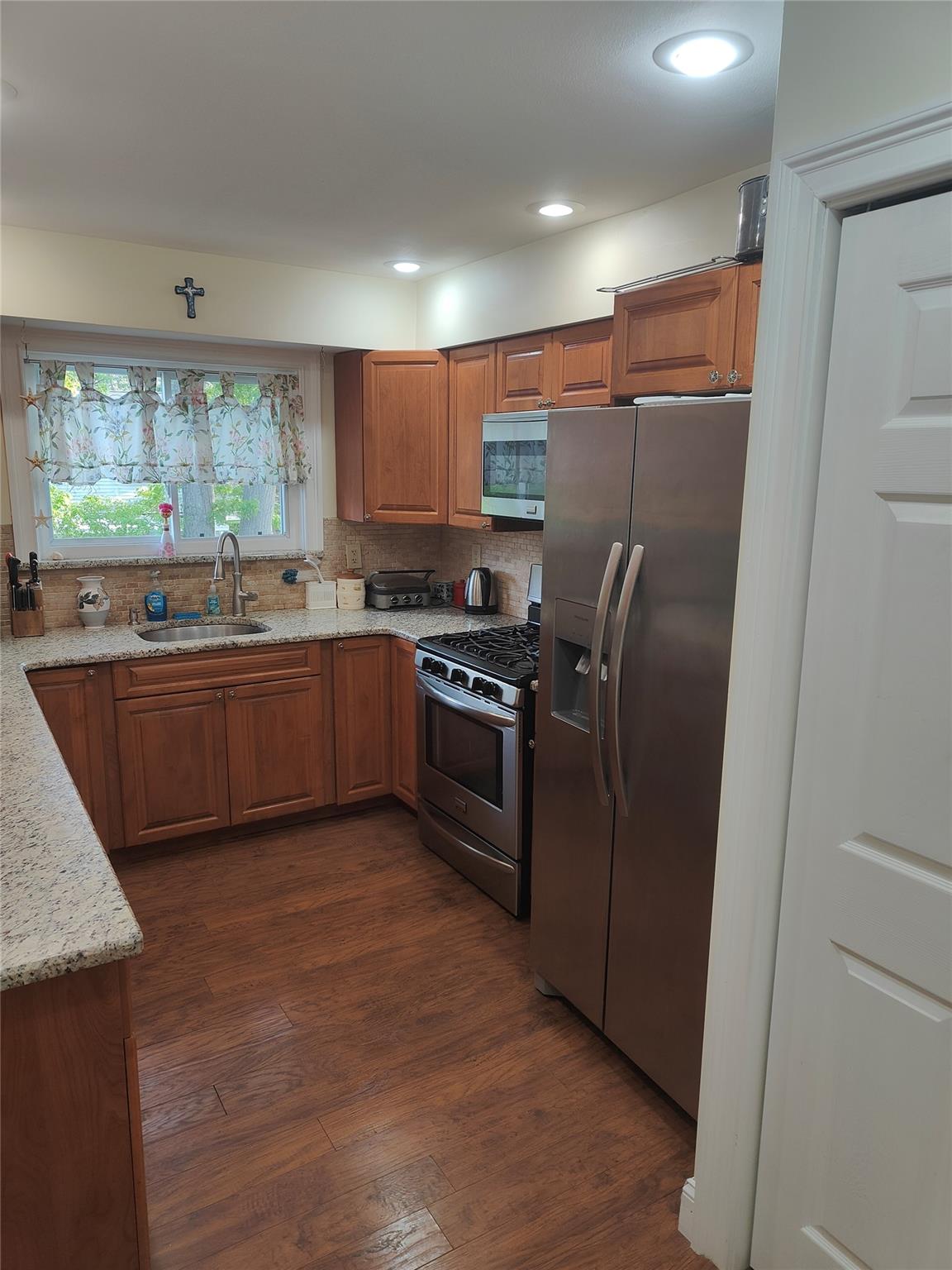 130 Hawkeye Street, Ronkonkoma, New York image 7