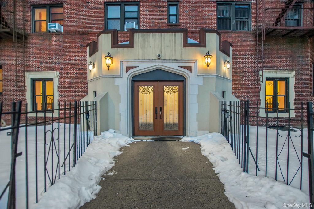 Photo of 590 E Third Street #2D, Mount Vernon, NY 10553 (MLS # 960773)