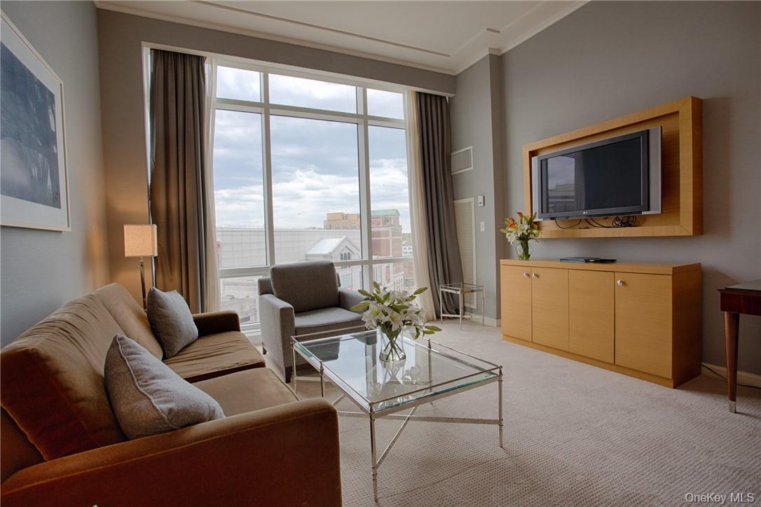 1 Renaissance Square 8C