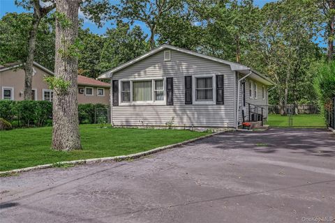 222 Priscilla Avenue Flanders NY 11901