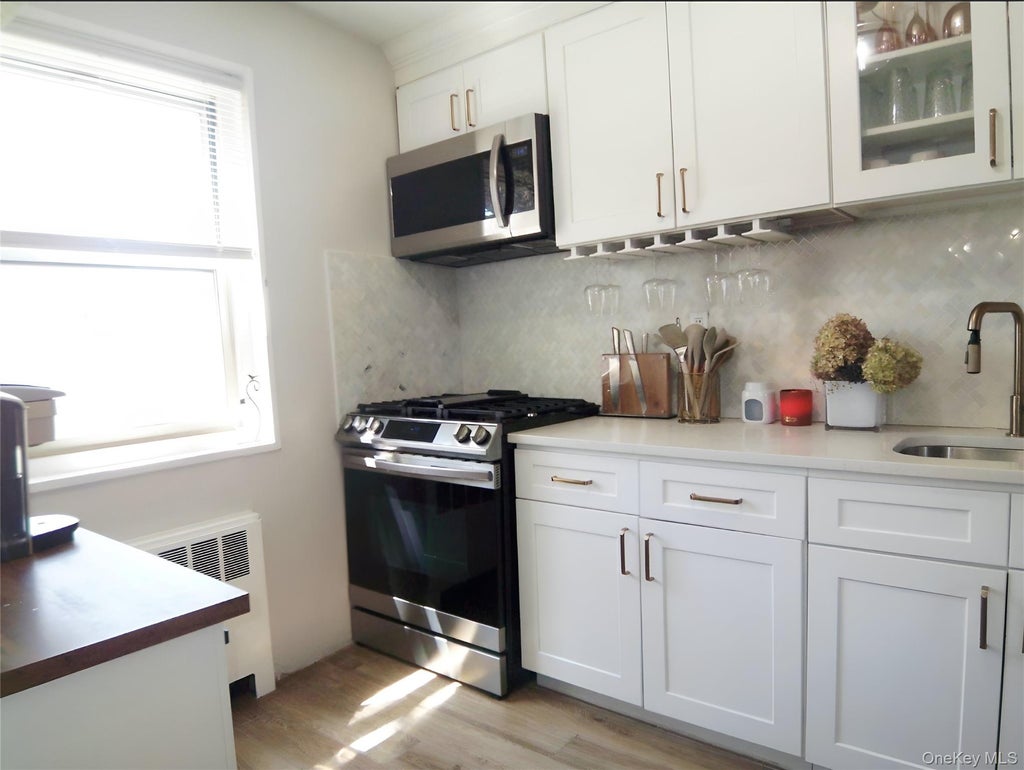 Photo of 8 Cascade Terrace #1D, Yonkers, NY 10703 (MLS # 1008765)