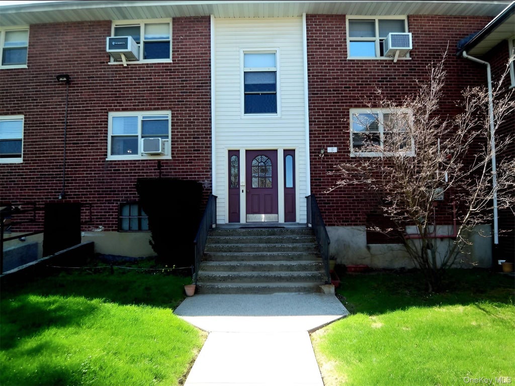 Photo of 8 Cascade Terrace #1D, Yonkers, NY 10703 (MLS # 1008765)