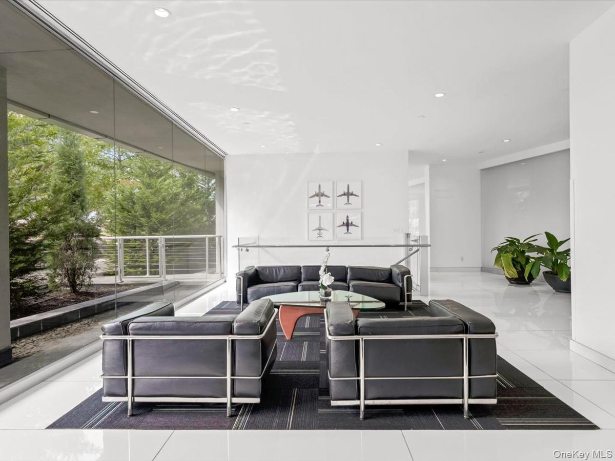 519 Borden Avenue 1H