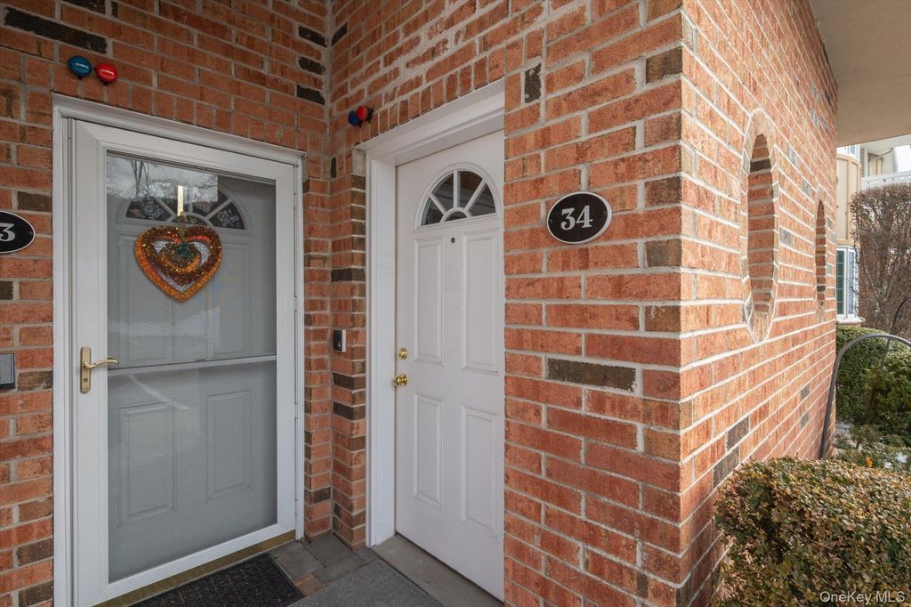 Photo of 34 Sarah Court, Amityville, NY 11701 (MLS # 958123)