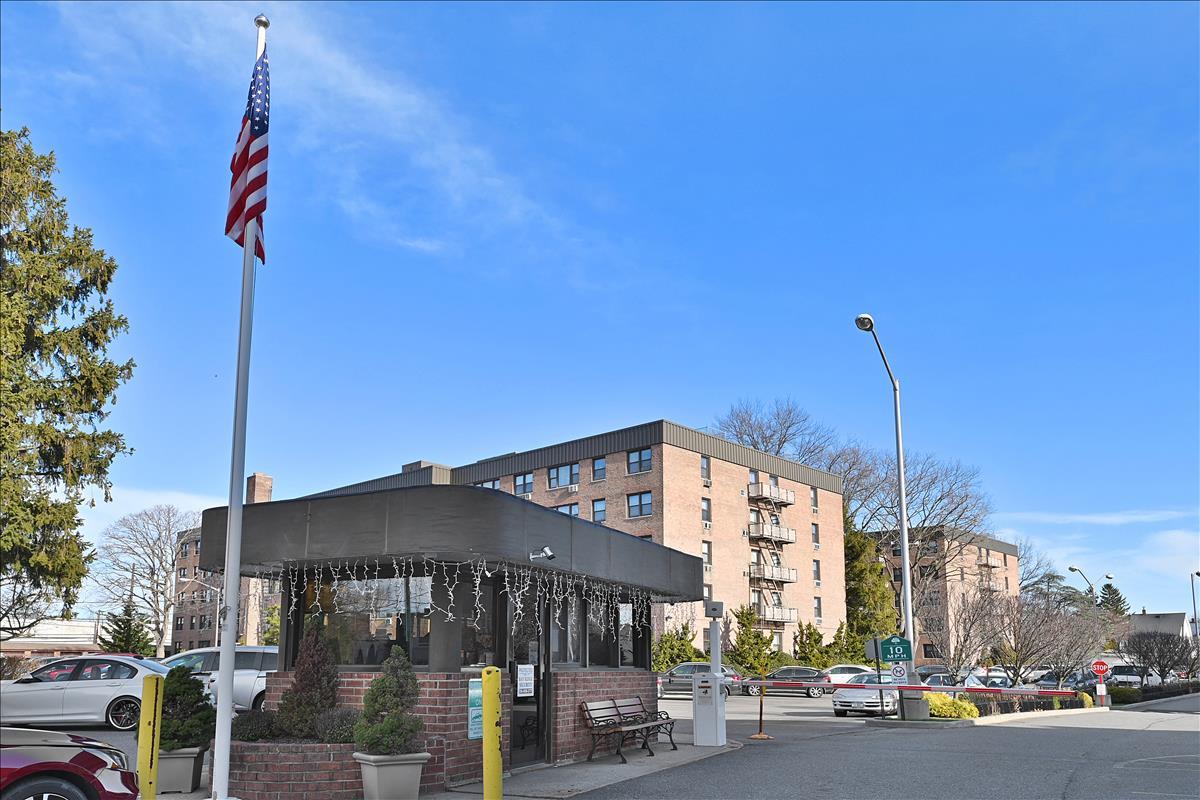 6 Birchwood Court #4K, Mineola, New York image 17
