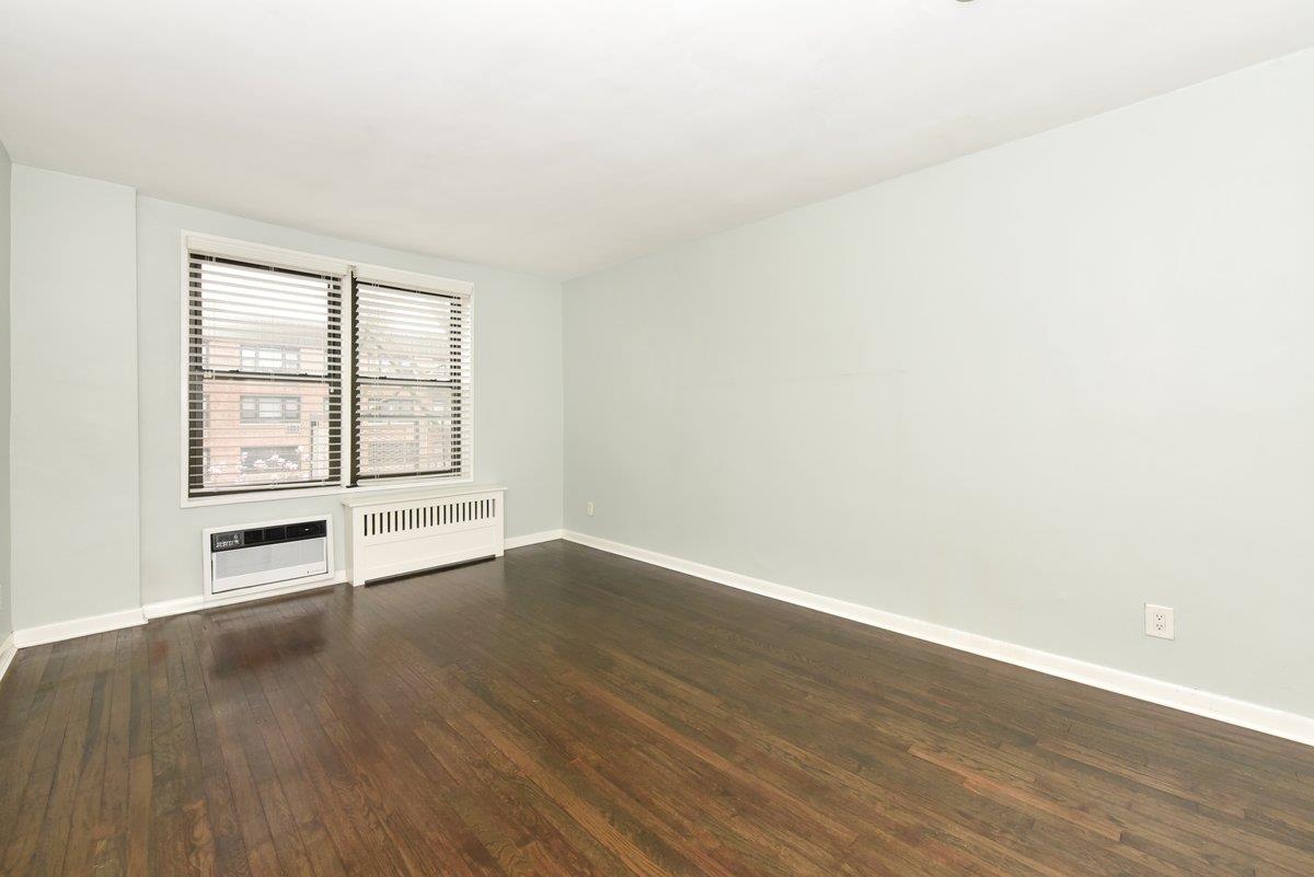 6 Birchwood Court #4K, Mineola, New York image 9