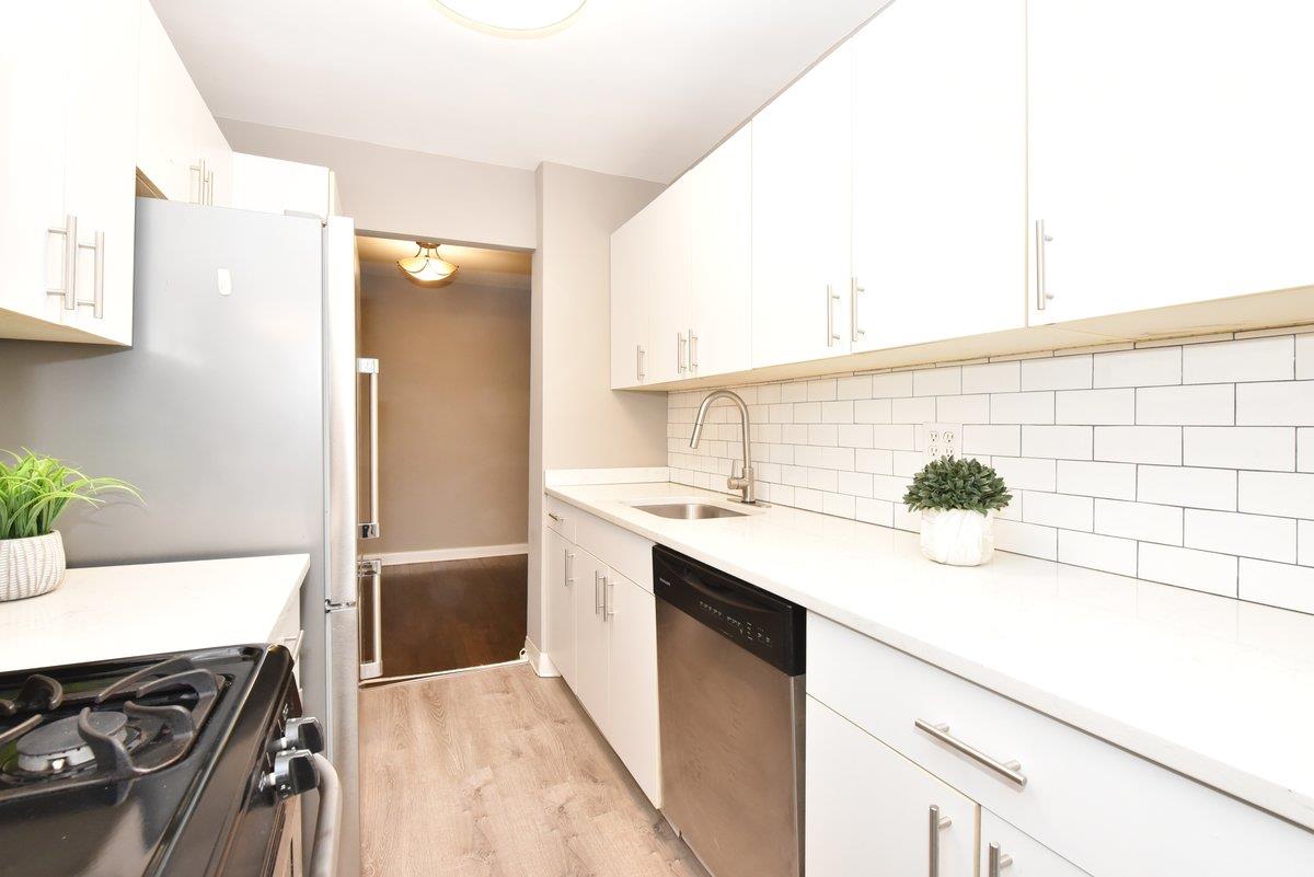 6 Birchwood Court #4K, Mineola, New York image 7