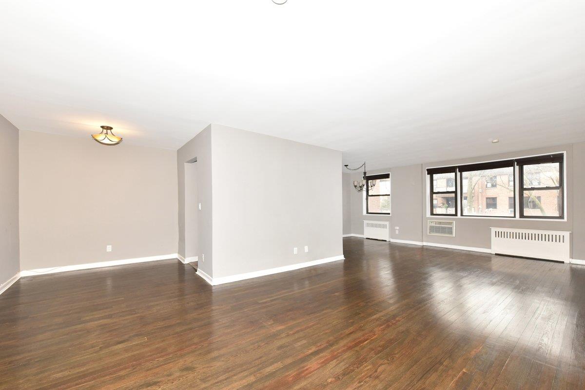 6 Birchwood Court #4K, Mineola, New York image 4