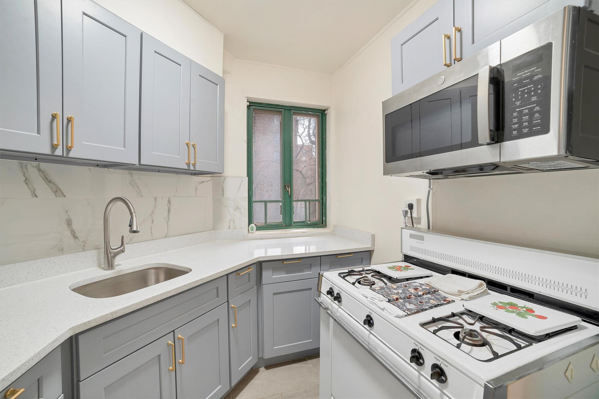 1725 Purdy Street #1G, New York, New York image 14
