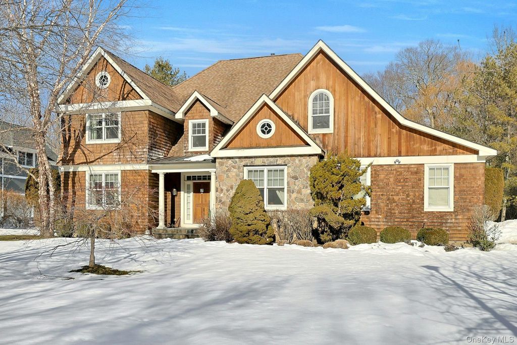 Photo of 14 Pond Hollow Court, Pleasantville, NY 10570 (MLS # 958358)