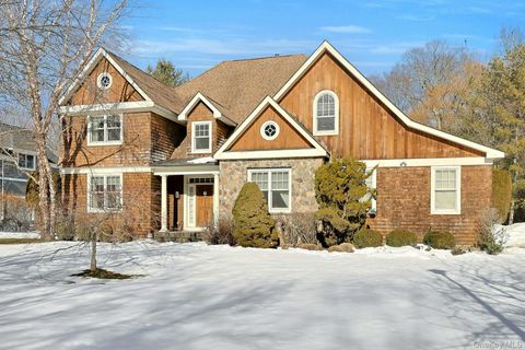 Photo of 14 Pond Hollow Court, Pleasantville, NY 10570 (MLS # 958358)