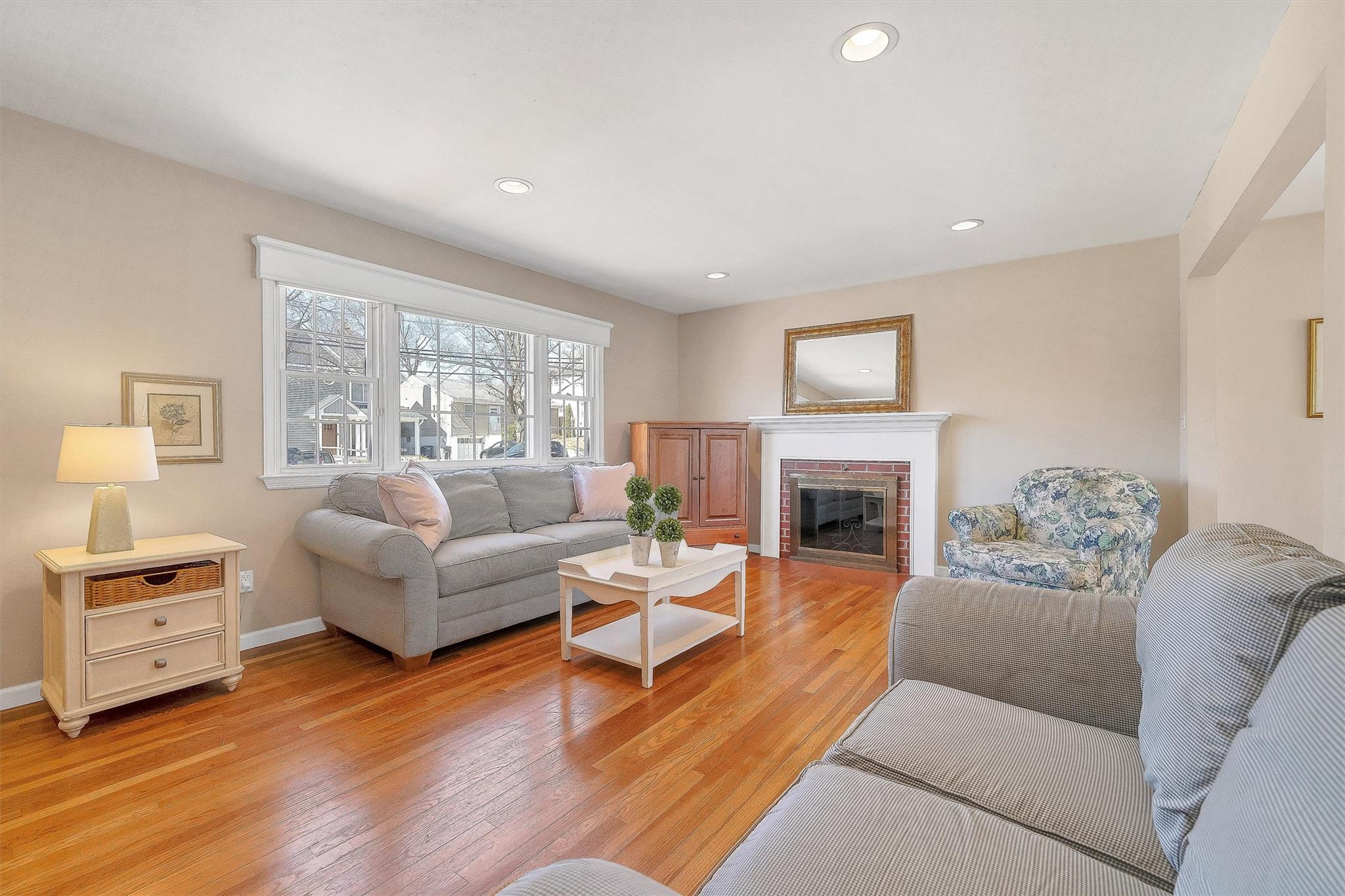 8 Seneca Avenue, White Plains, New York image 7