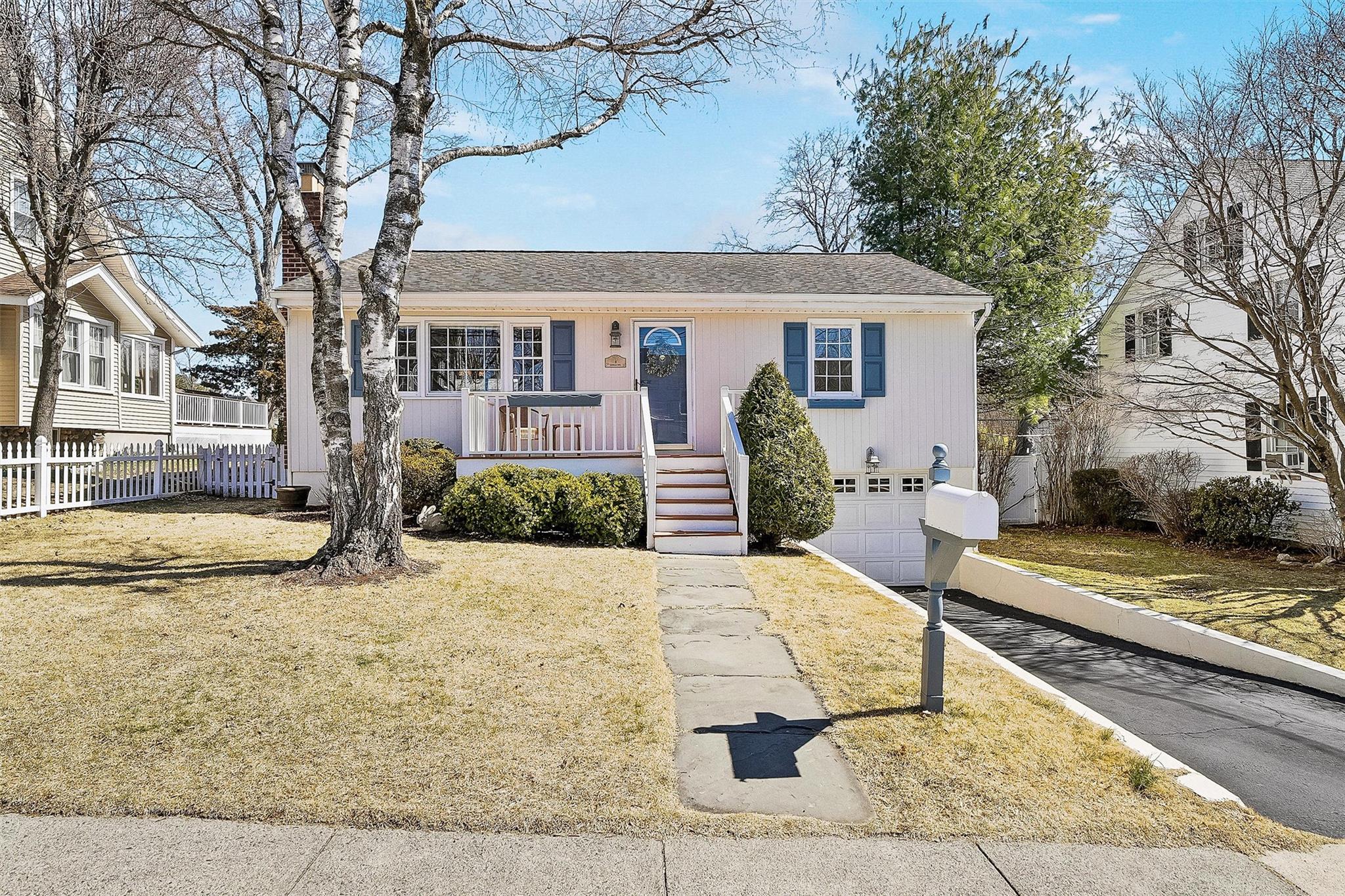 8 Seneca Avenue, White Plains, New York image 2