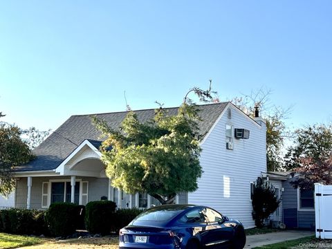 Photo of 2341 Westley Road, Westbury, NY 11590 (MLS # 932114)