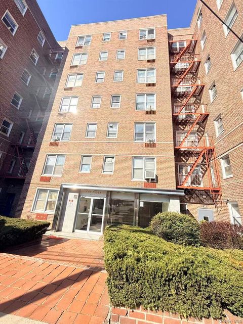Homes For Sale - 63-45 Saunders Street #5J<br/> Rego Park, NY 11374