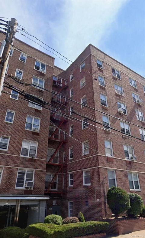 Photo of 63-45 Saunders Street #5J, Rego Park, NY 11374 (MLS # 977203)