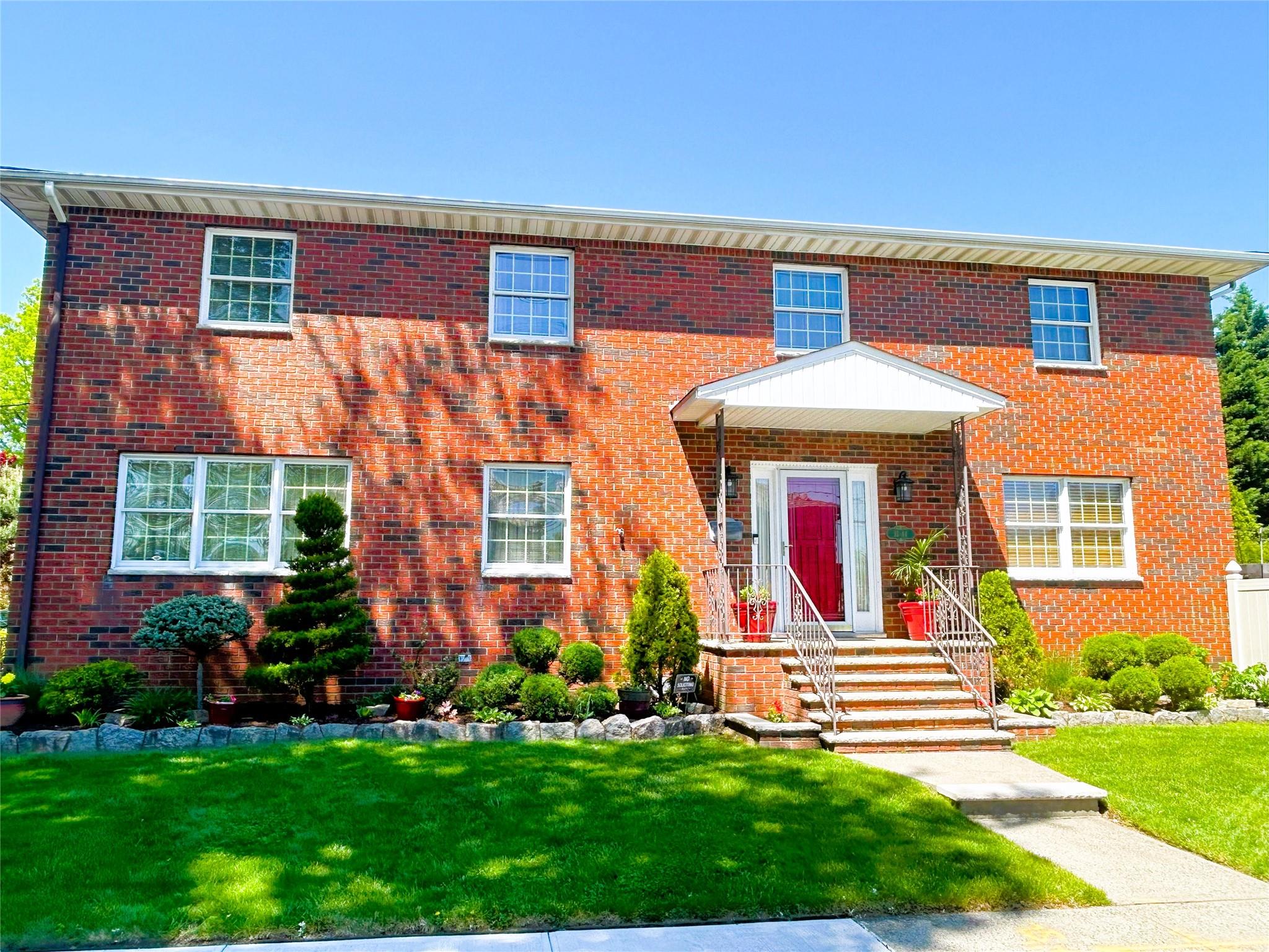 Property for Sale at 162nd Street St, Whitestone, Queens, NY - Bedrooms: 3 
Bathrooms: 3 
Rooms: 7  - $1,458,000