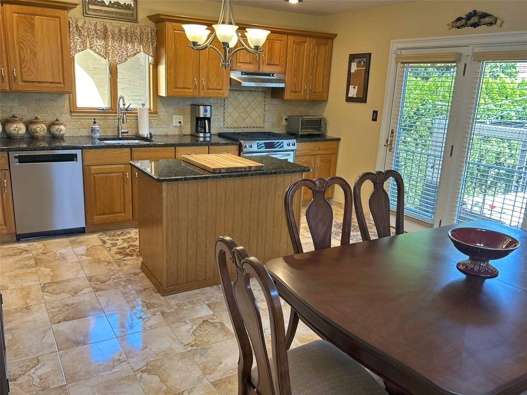 12-44 162nd Street St, Whitestone, New York image 4