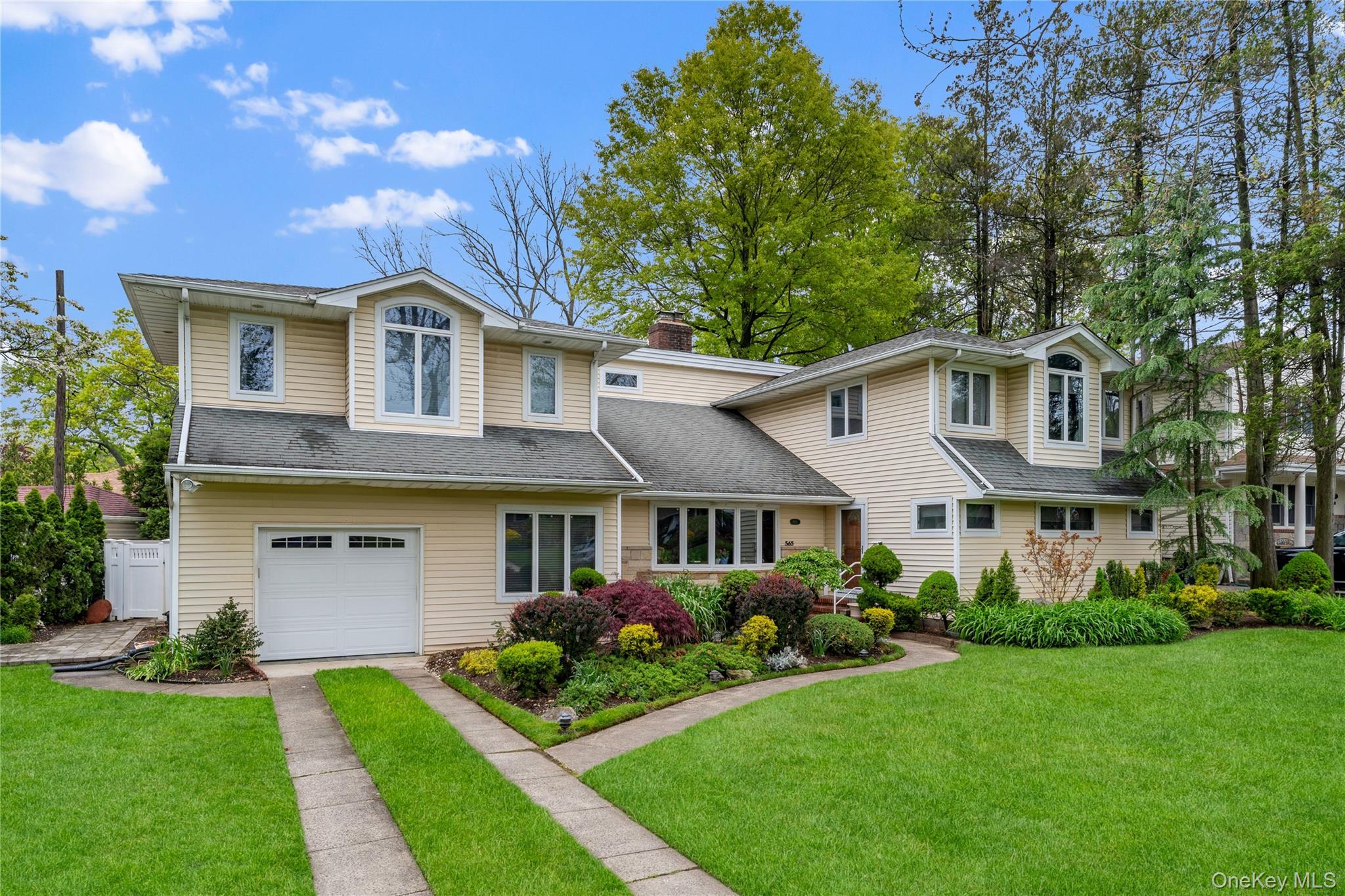 565 Mohawk Road