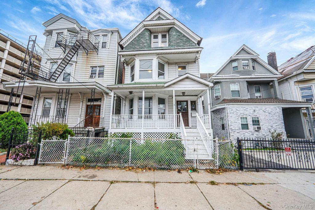 Photo of 155 Hawthorne Avenue, Yonkers, NY 10701 (MLS # 931038)